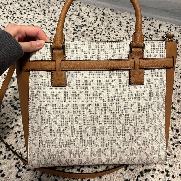 Authentic Brand New Michael Kors Handbag - Picture 6 of 8